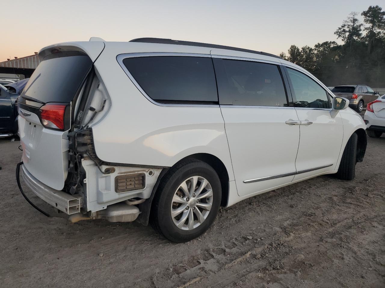 2017 CHRYSLER PACIFICA T - Фото 3