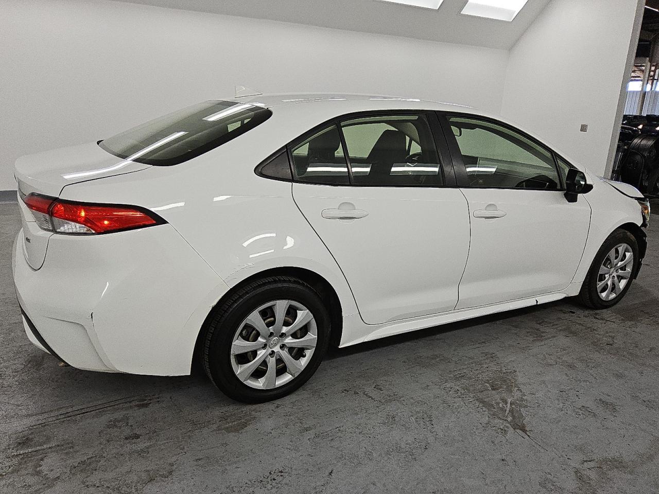 2020 TOYOTA COROLLA LE - Фото 3