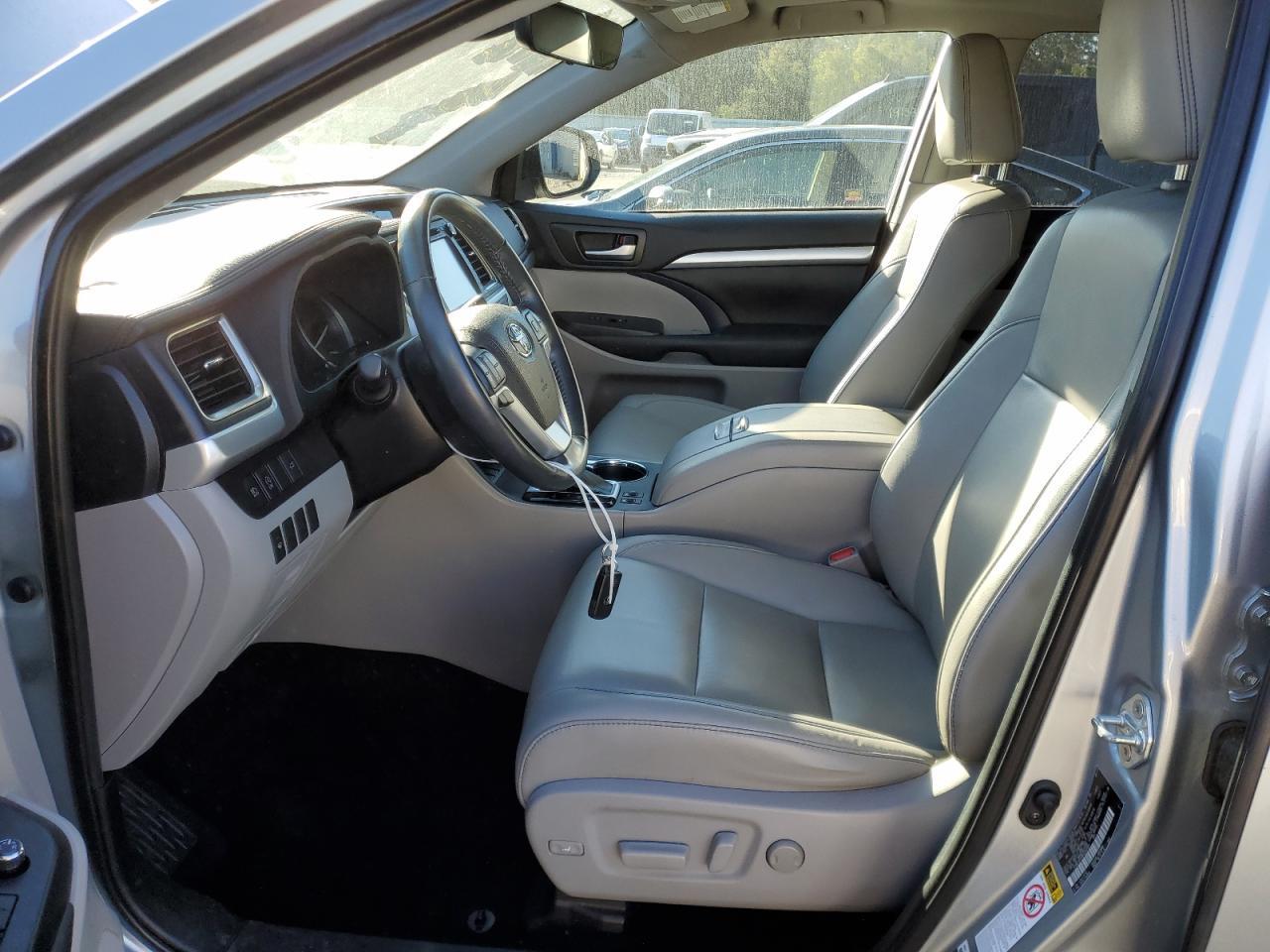 2019 TOYOTA HIGHLANDER - Image 7