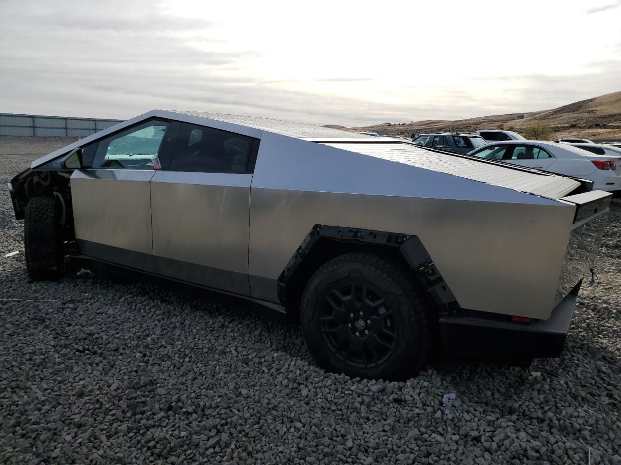 2024 TESLA CYBERTRUCK - Image 2