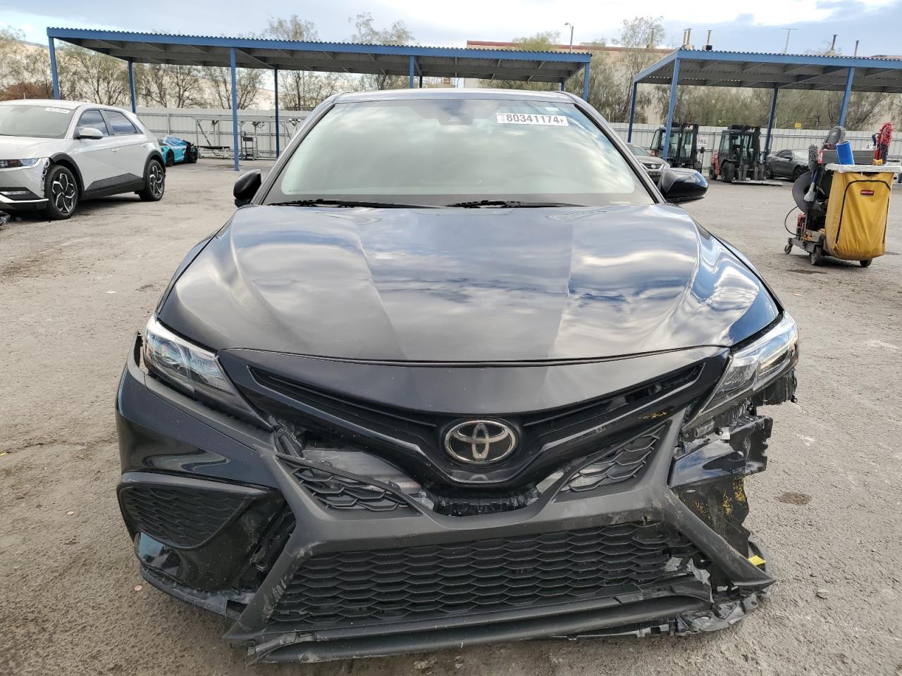 2021 TOYOTA CAMRY SE - Фото 5