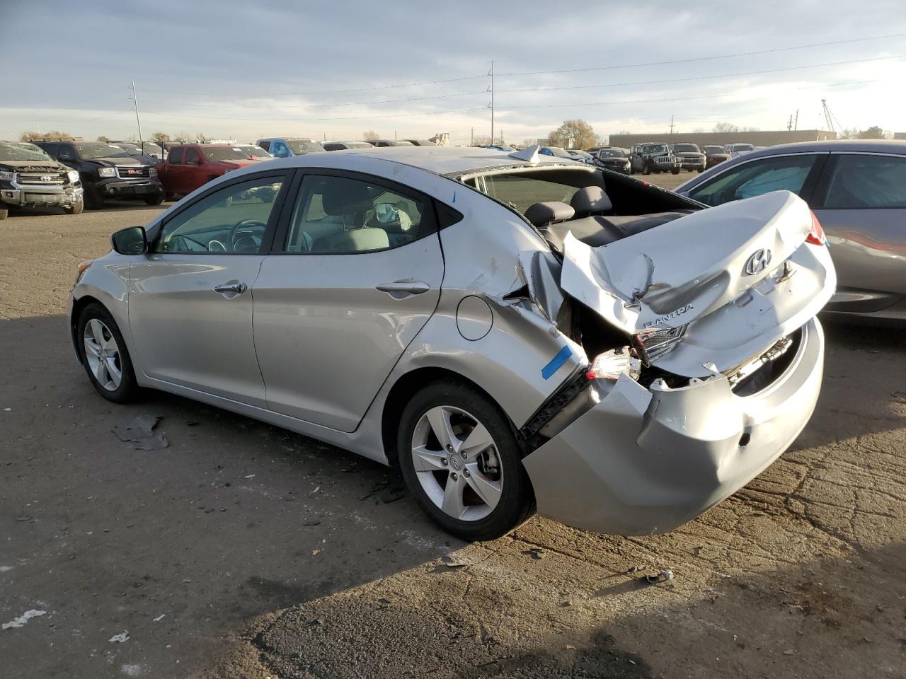 2013 HYUNDAI ELANTRA GL - Image 2