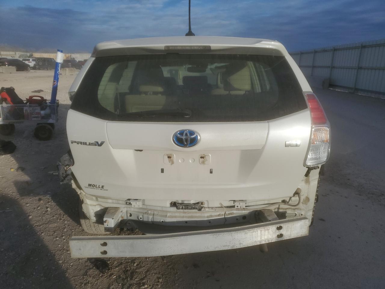 2017 TOYOTA PRIUS V - Image 6