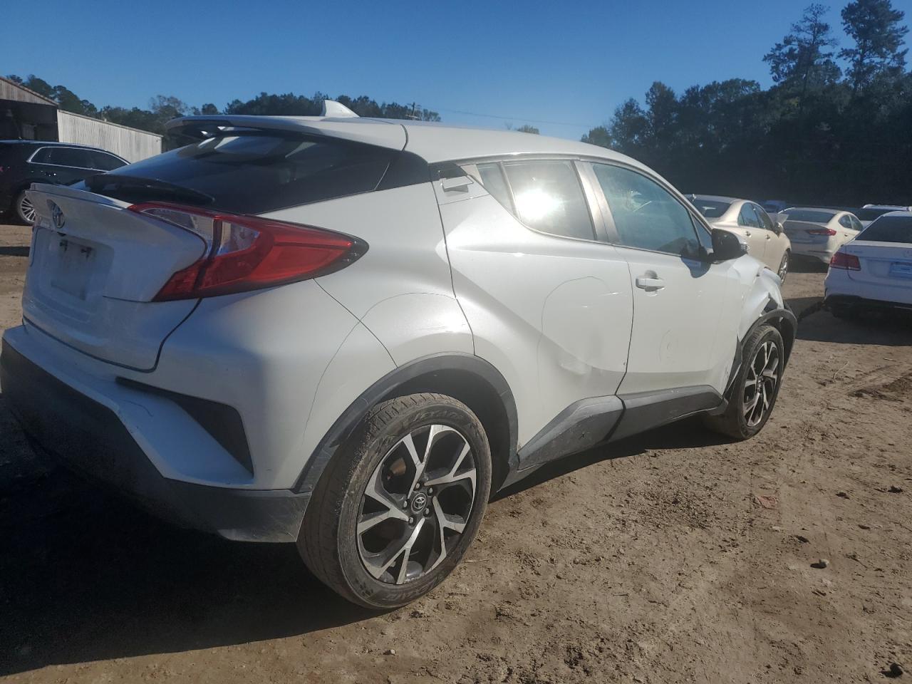 2018 TOYOTA C-HR XLE - Фото 3