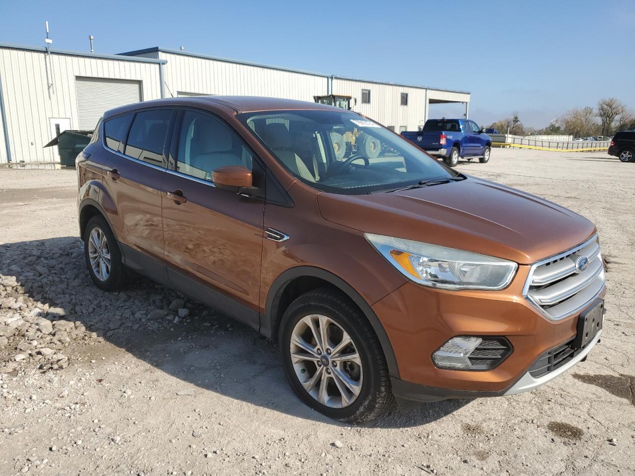 2017 FORD ESCAPE SE - Image 4