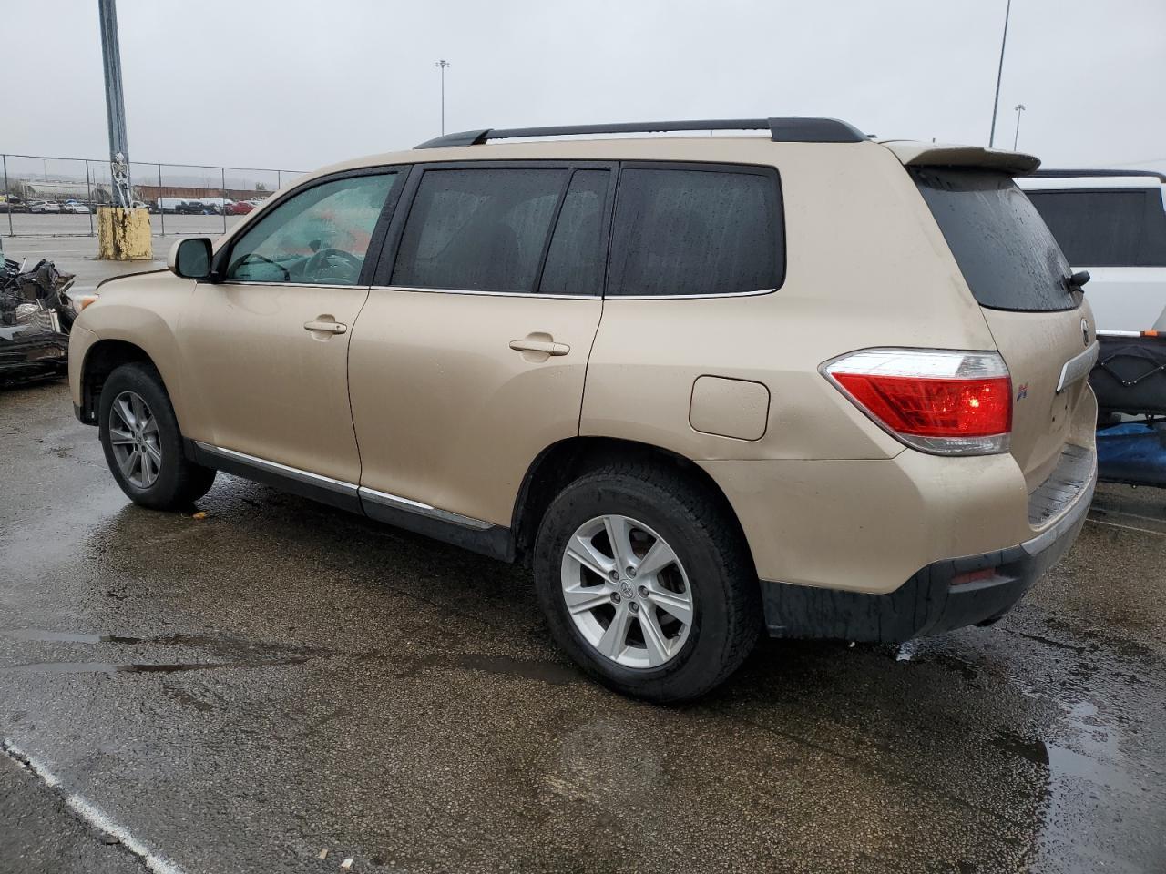 2011 TOYOTA HIGHLANDER - Image 2