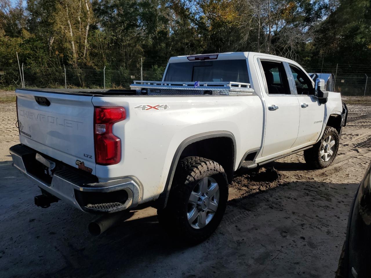 2023 CHEVROLET SILVERADO - Фото 3