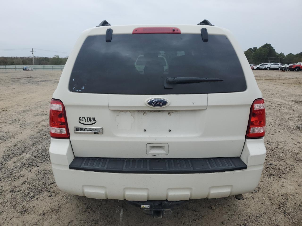 2010 FORD ESCAPE XLT - Image 6