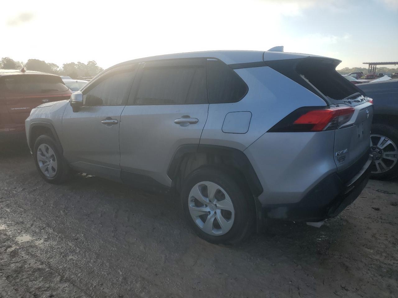 2023 TOYOTA RAV4 LE - Фото 2