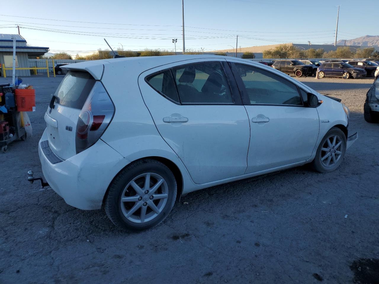 2013 TOYOTA PRIUS C - Фото 3