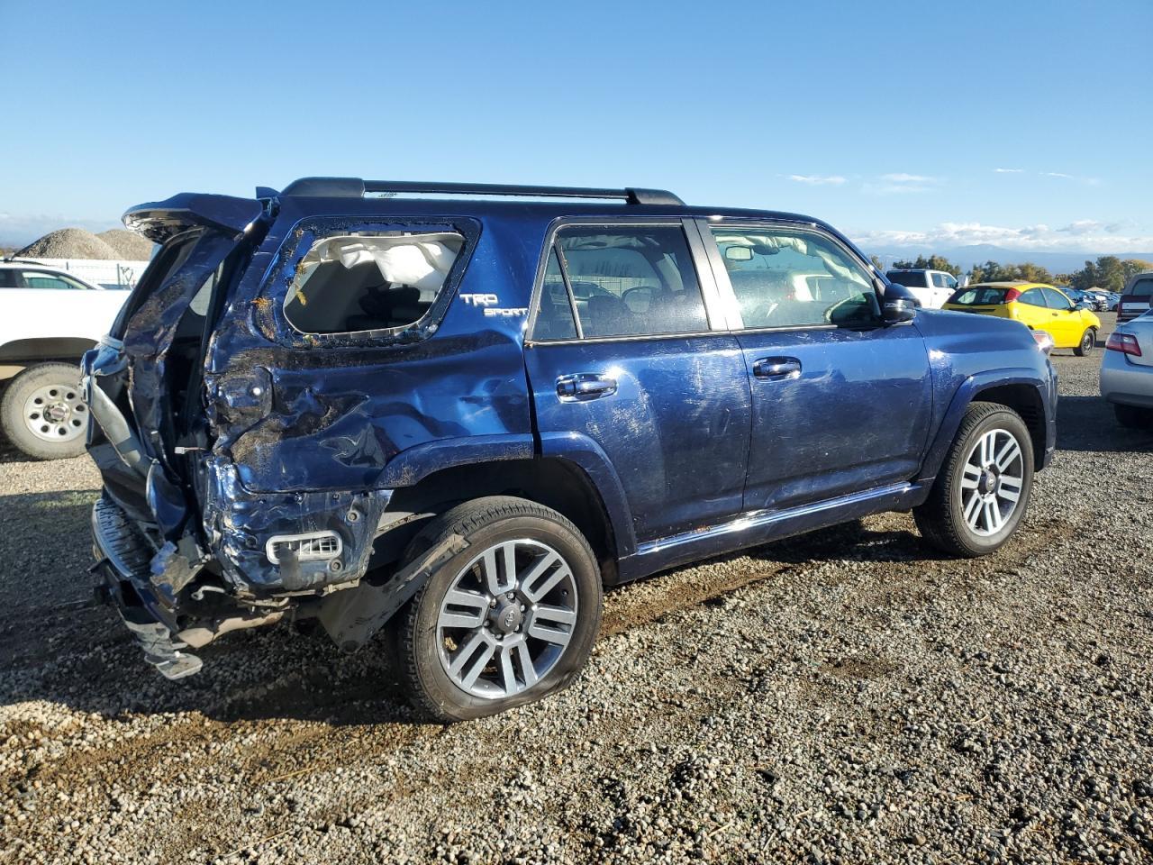 2022 TOYOTA 4RUNNER SR - Фото 3