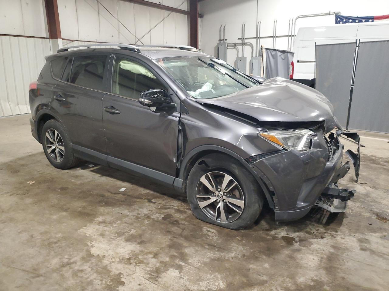 2017 TOYOTA RAV4 XLE - Фото 4