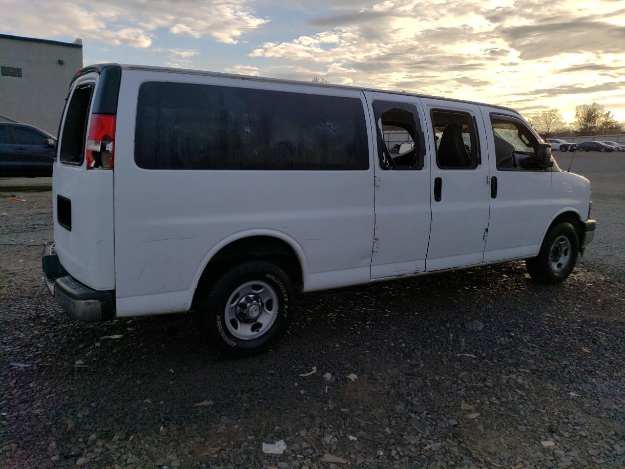 2017 CHEVROLET EXPRESS G3 - Image 3