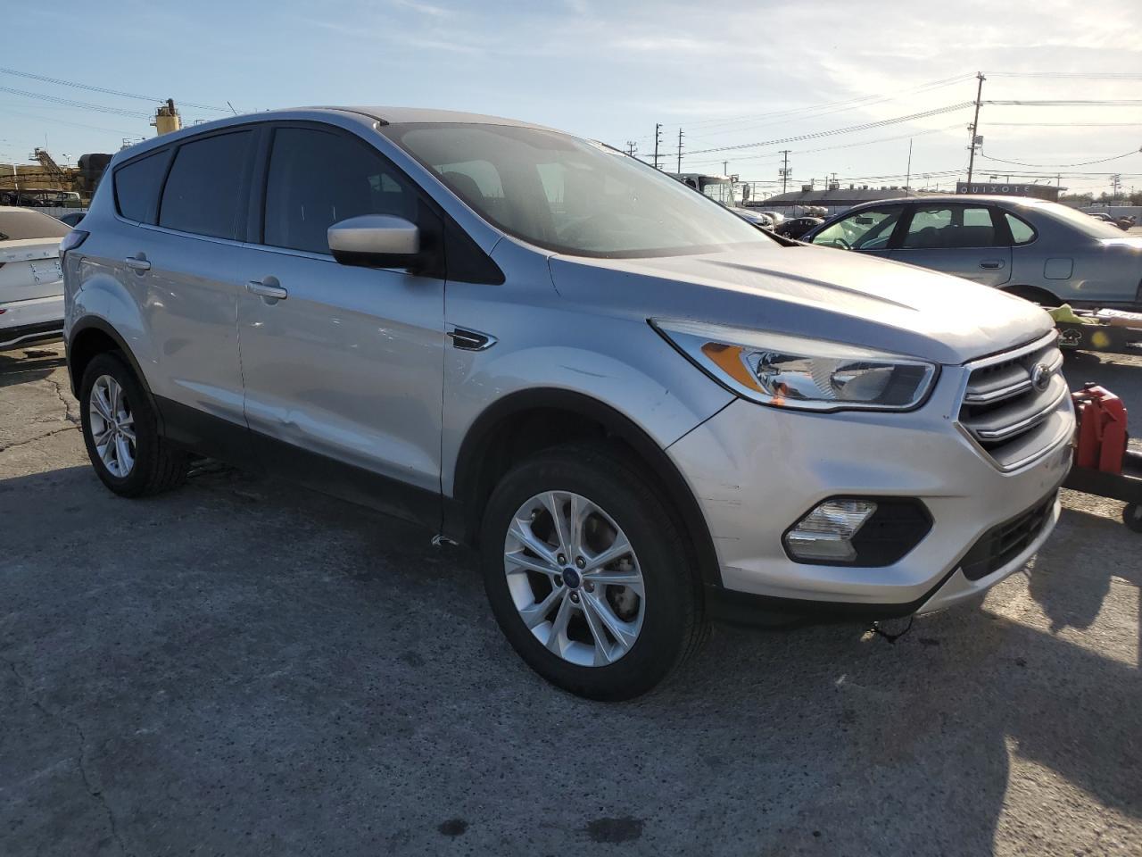 2017 FORD ESCAPE SE - Фото 4