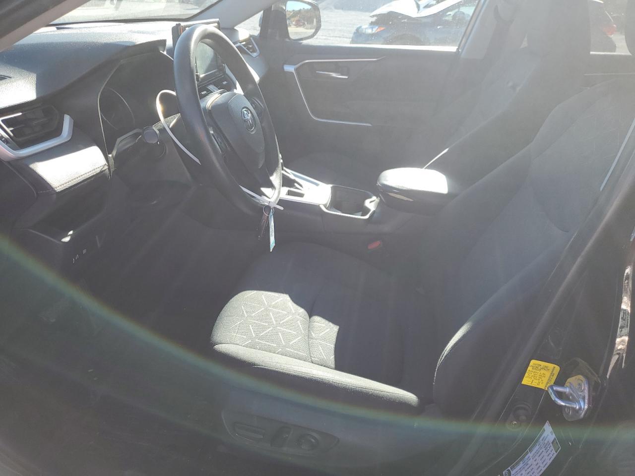 2020 TOYOTA RAV4 XLE - Image 7