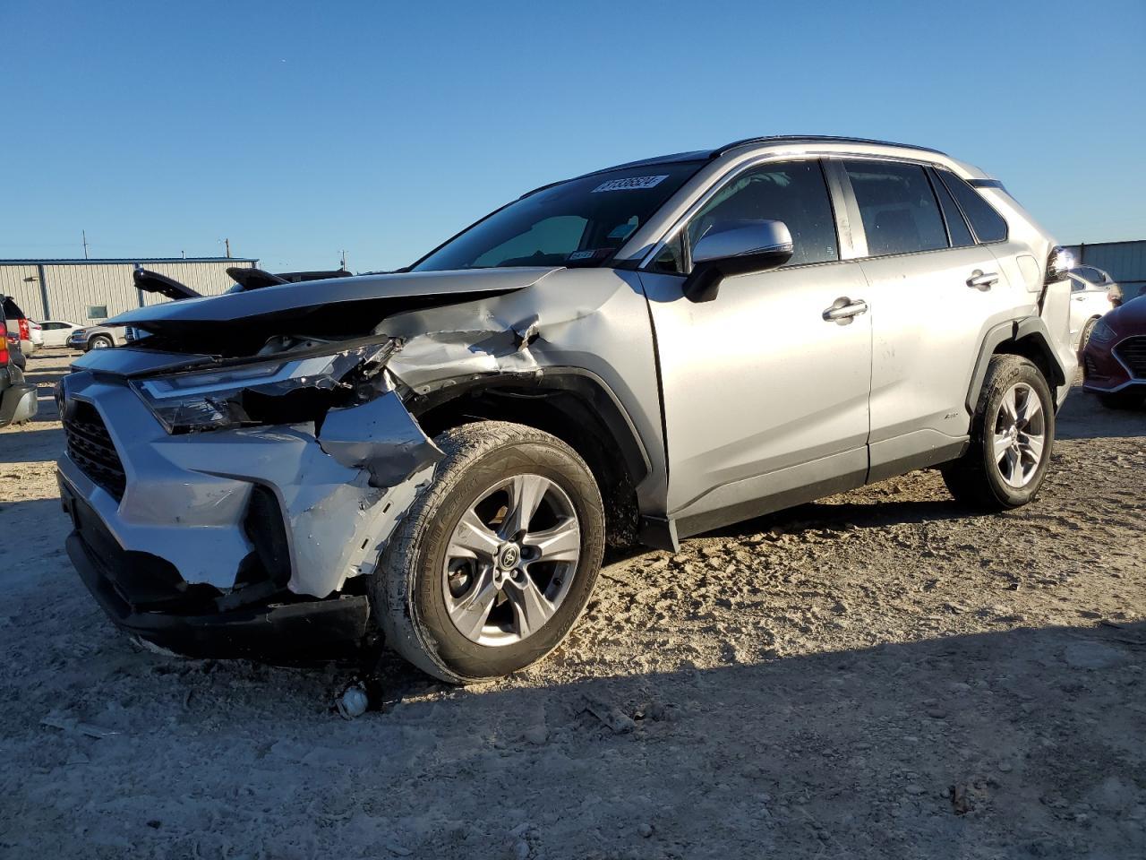 2022 TOYOTA RAV4 XLE