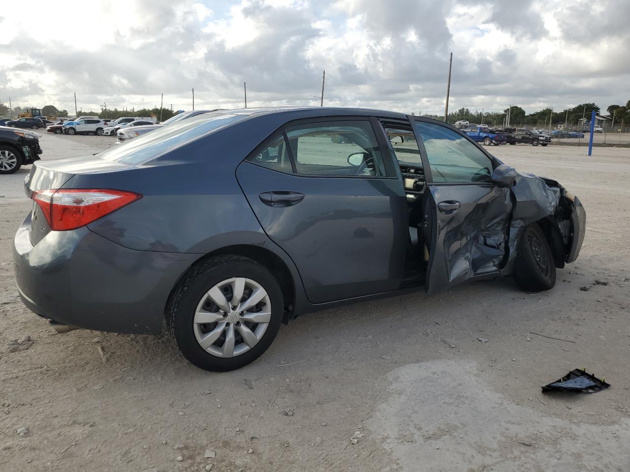 2015 TOYOTA COROLLA L - Фото 3