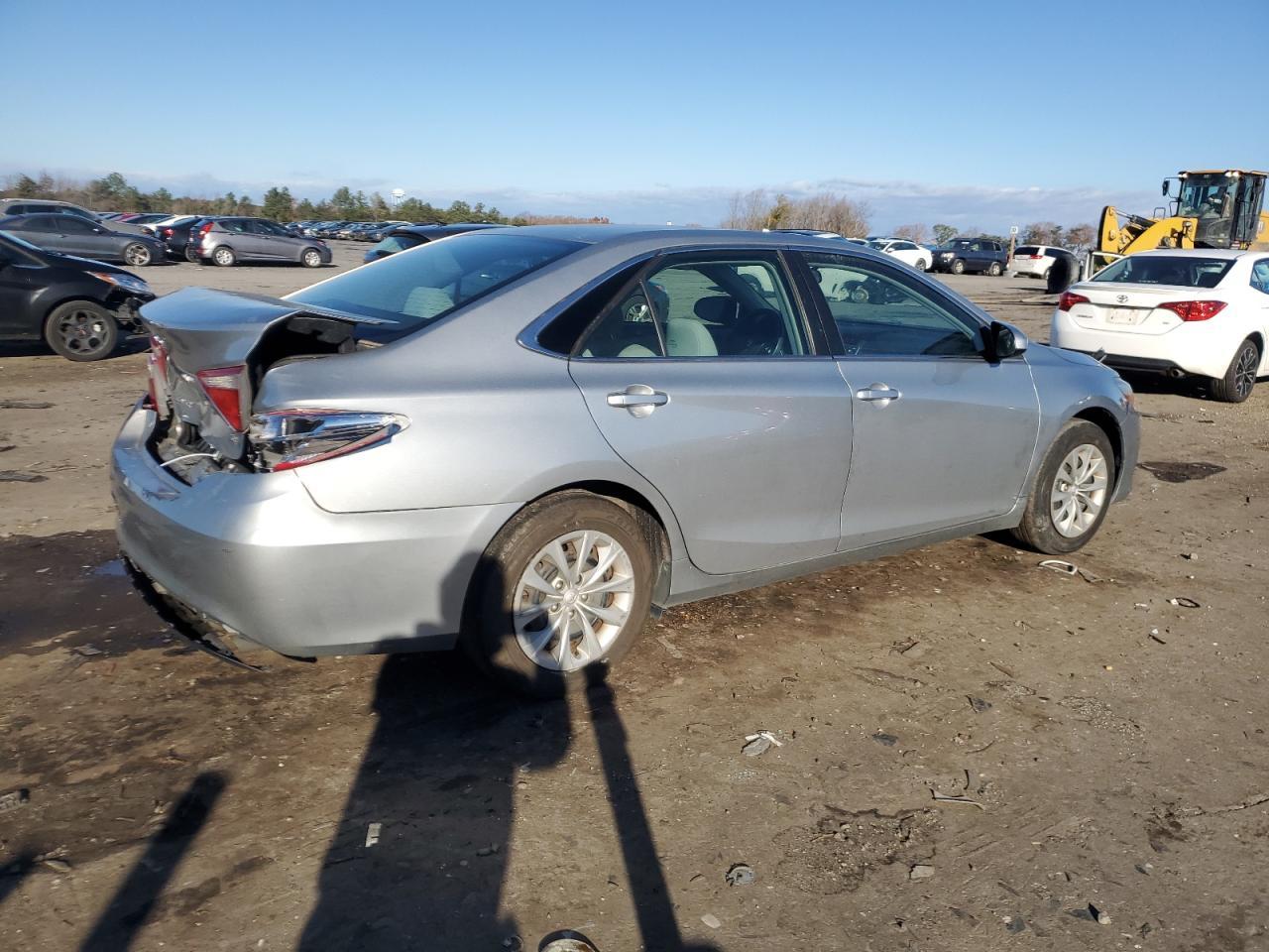 2017 TOYOTA CAMRY LE - Фото 3