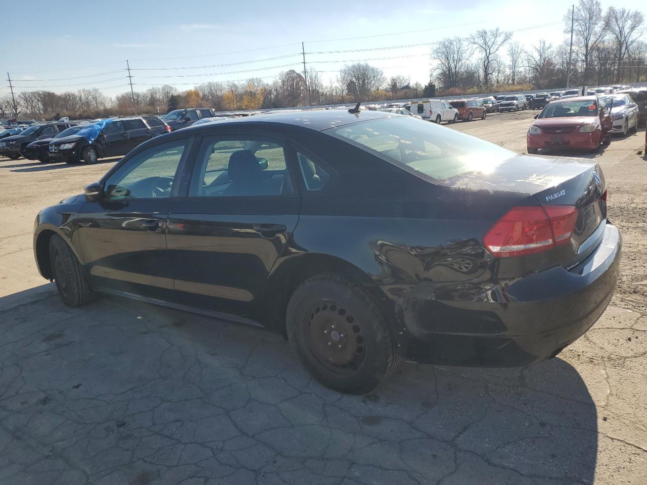 2014 VOLKSWAGEN PASSAT S - Image 2