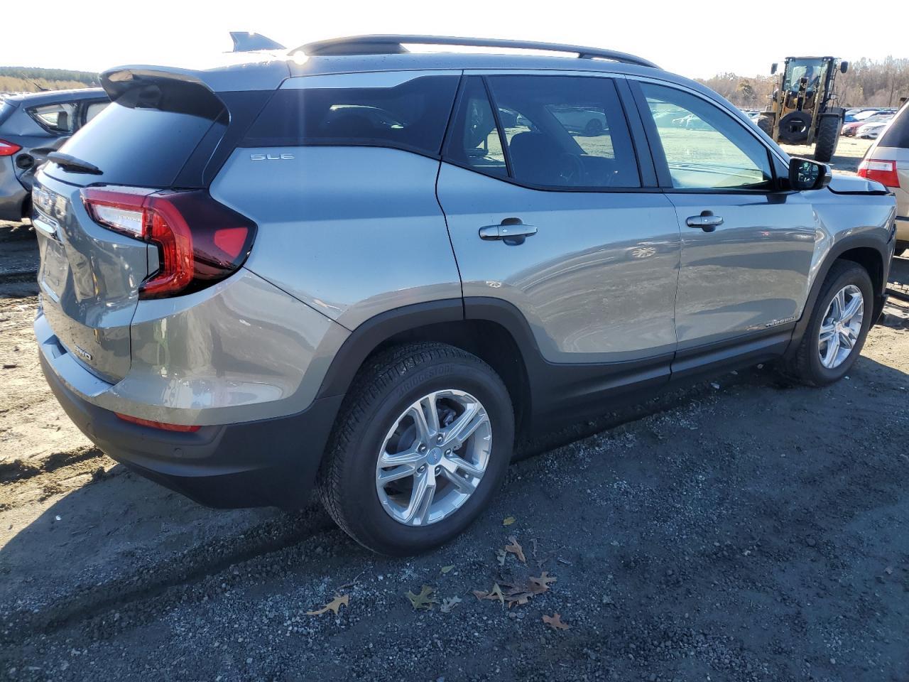 2023 GMC TERRAIN SL - Image 3
