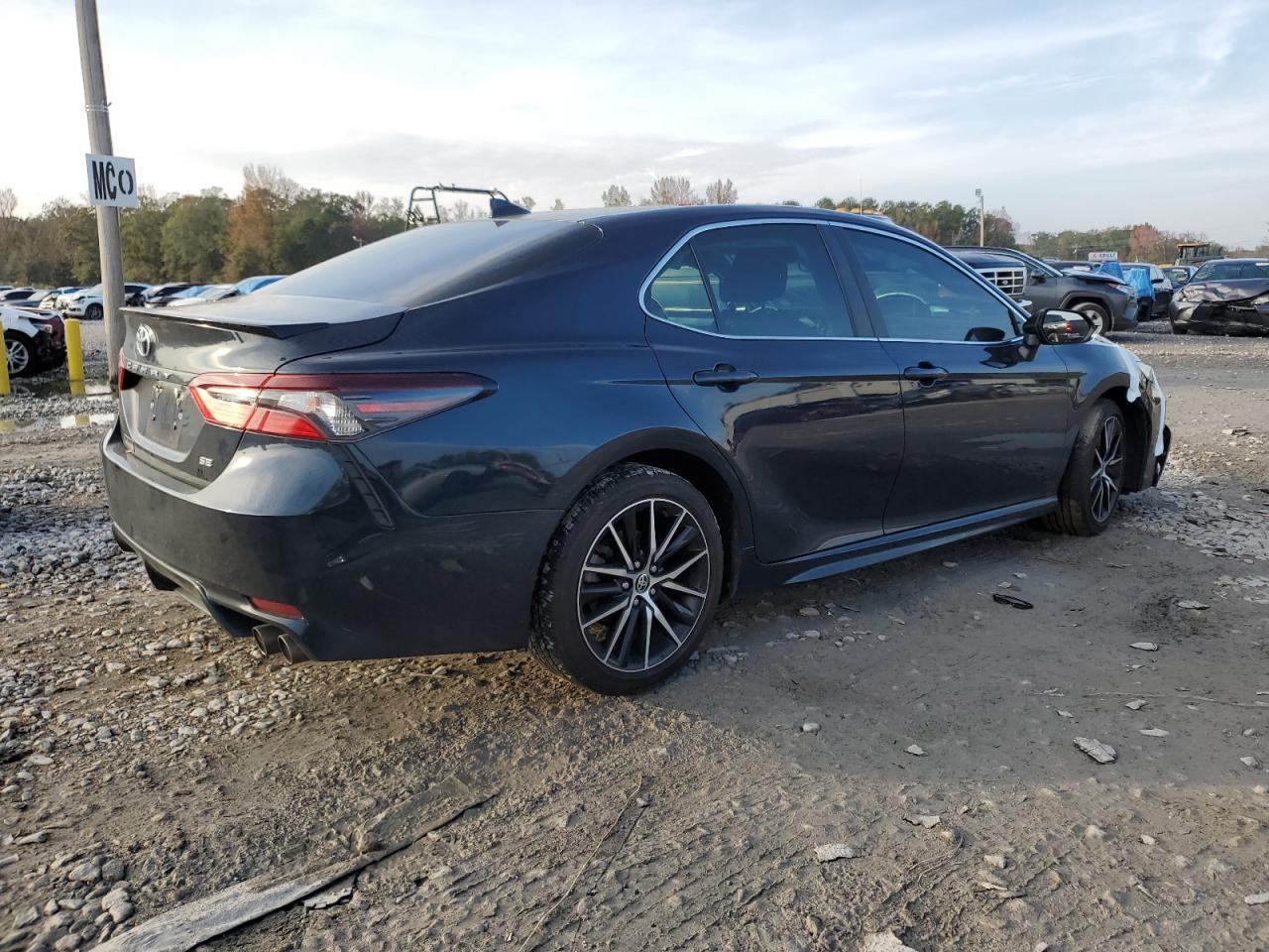 2021 TOYOTA CAMRY SE - Фото 3