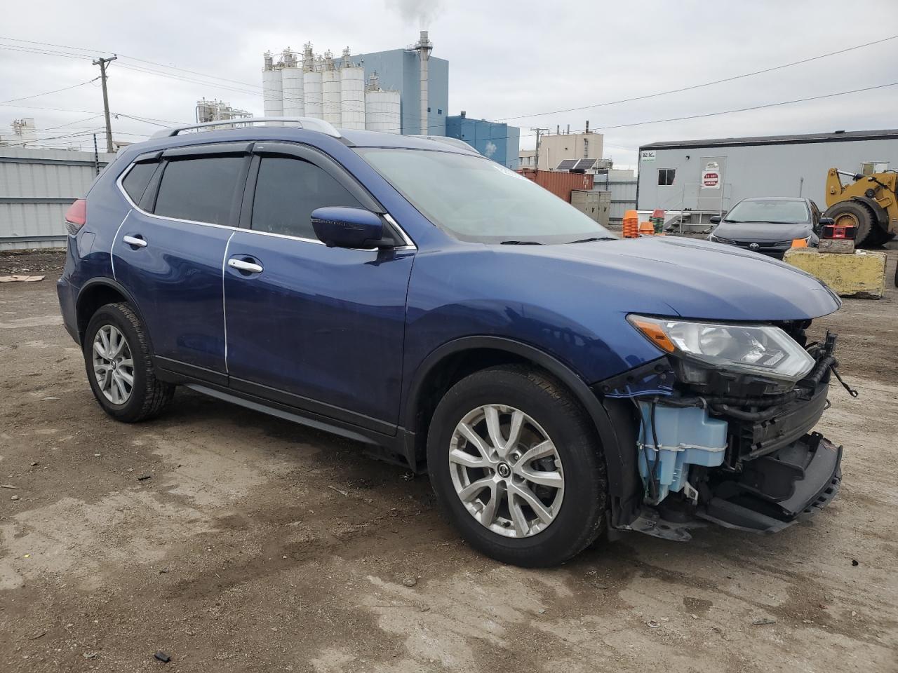 2017 NISSAN ROGUE SV - Image 4