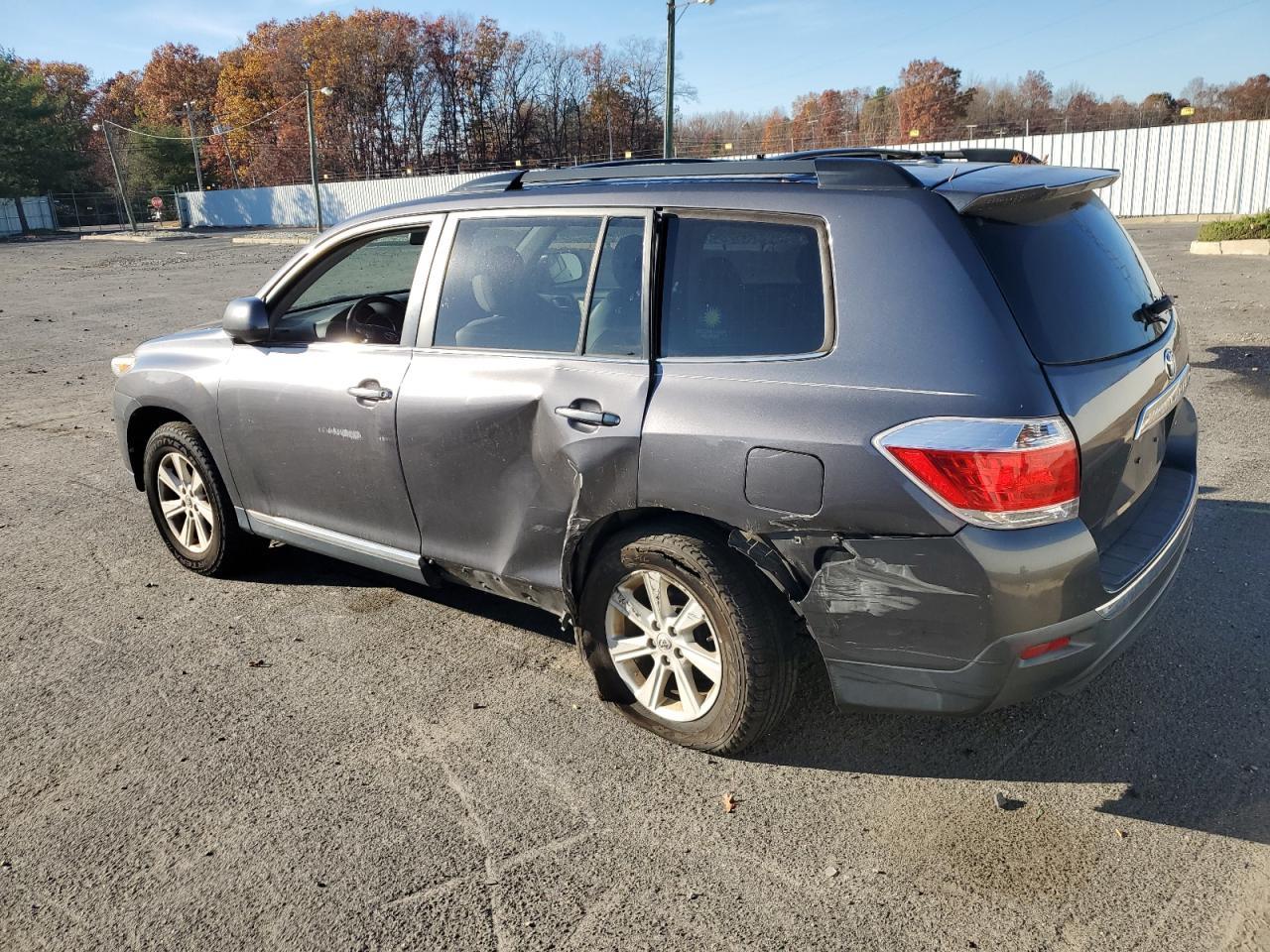 2012 TOYOTA HIGHLANDER - Image 2