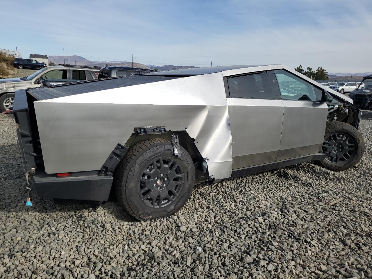 2024 TESLA CYBERTRUCK - Image 3