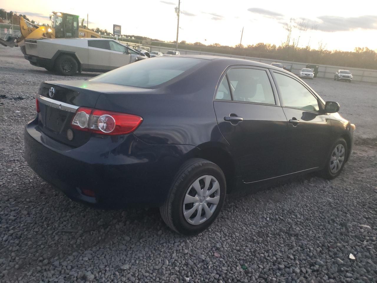 2013 TOYOTA COROLLA BA - Фото 3