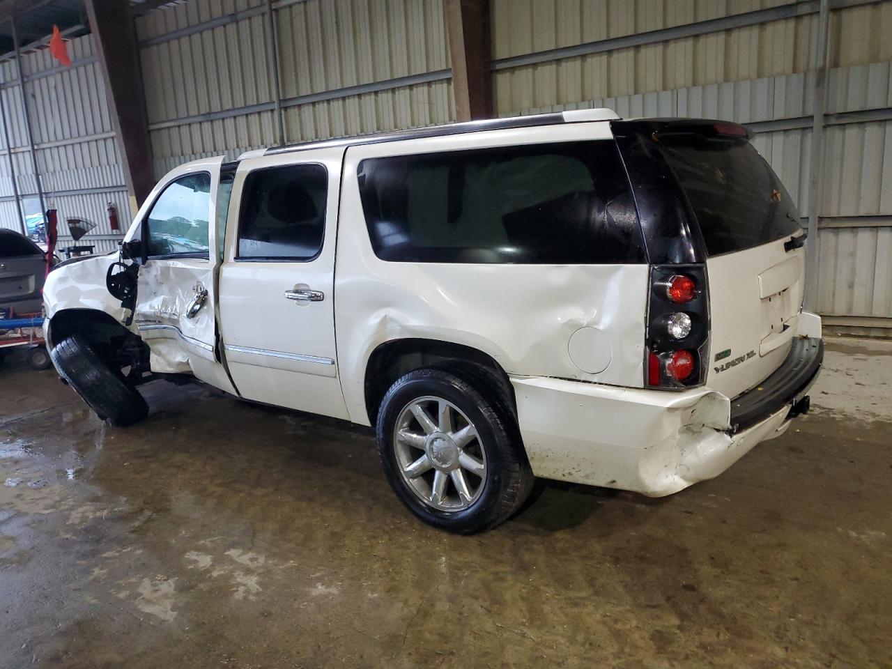 2012 GMC YUKON XL D - Image 2