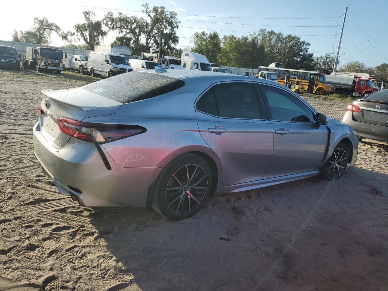 2021 TOYOTA CAMRY SE - Фото 3