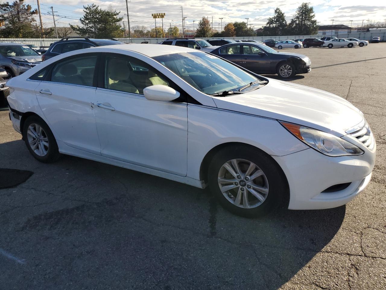2013 HYUNDAI SONATA GLS - Image 4