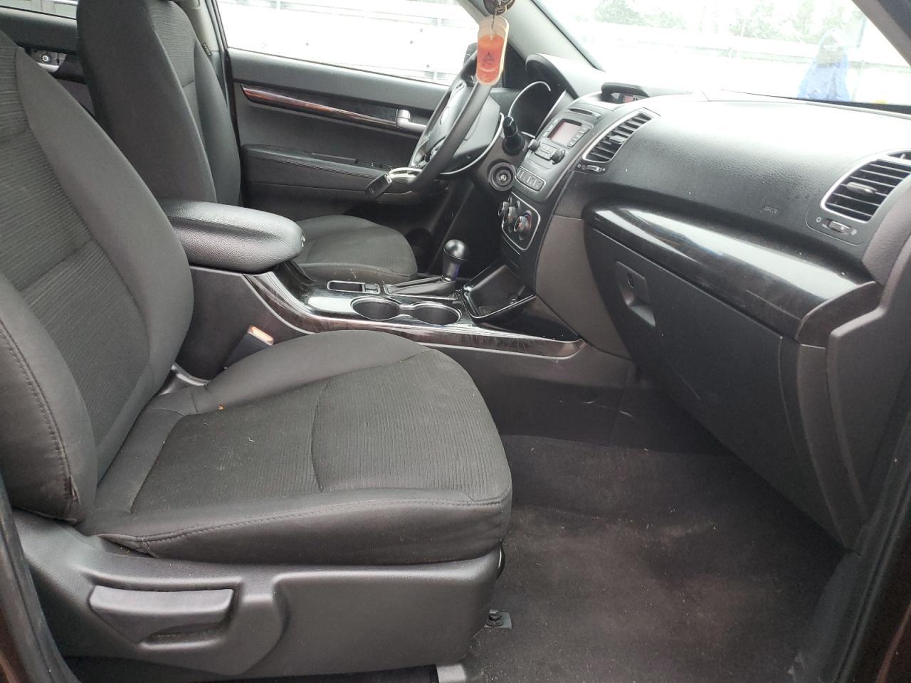 2015 KIA SORENTO LX - Image 7