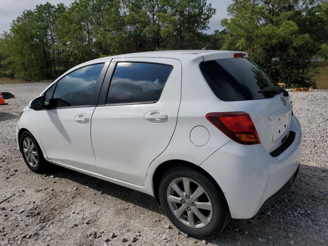 2016 TOYOTA YARIS L - Фото 2