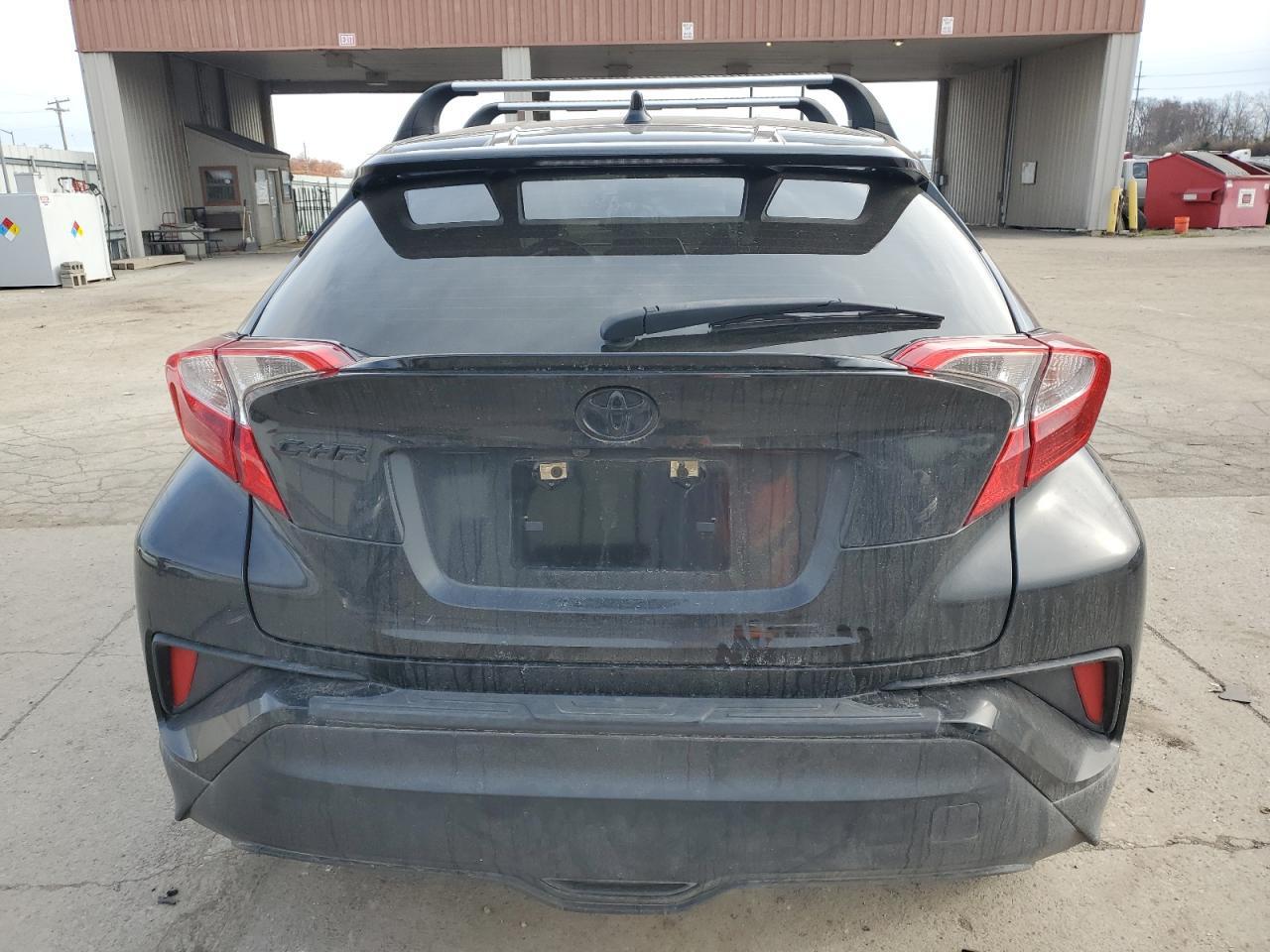 2021 TOYOTA C-HR XLE - Фото 6