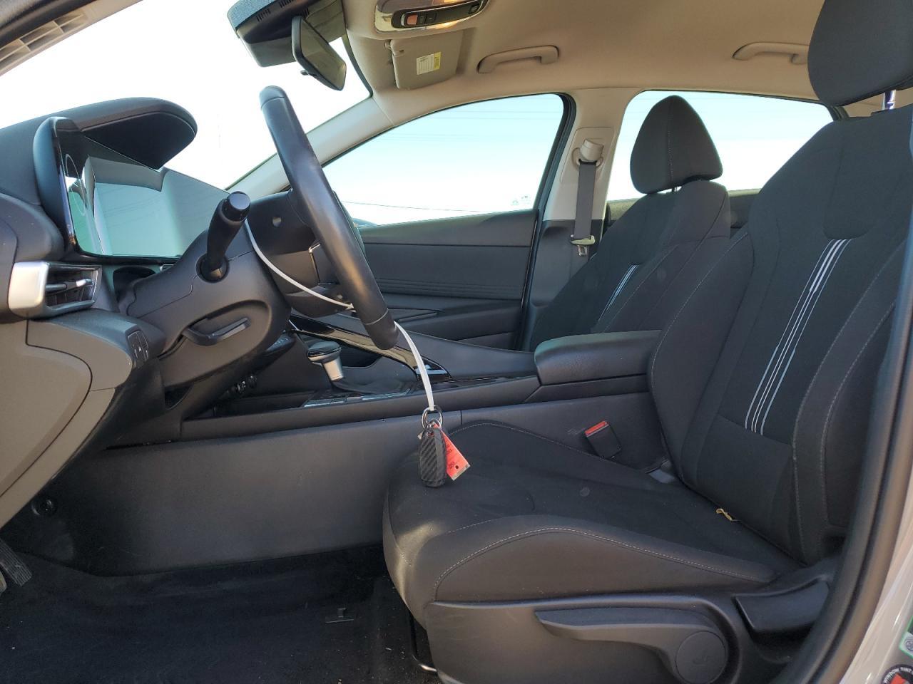 2023 HYUNDAI ELANTRA SE - Фото 7