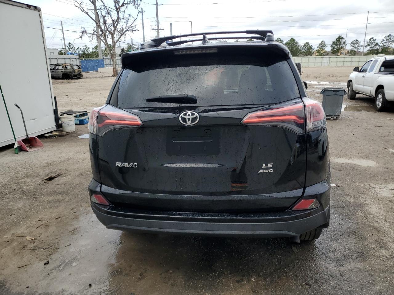 2018 TOYOTA RAV4 LE - Фото 6