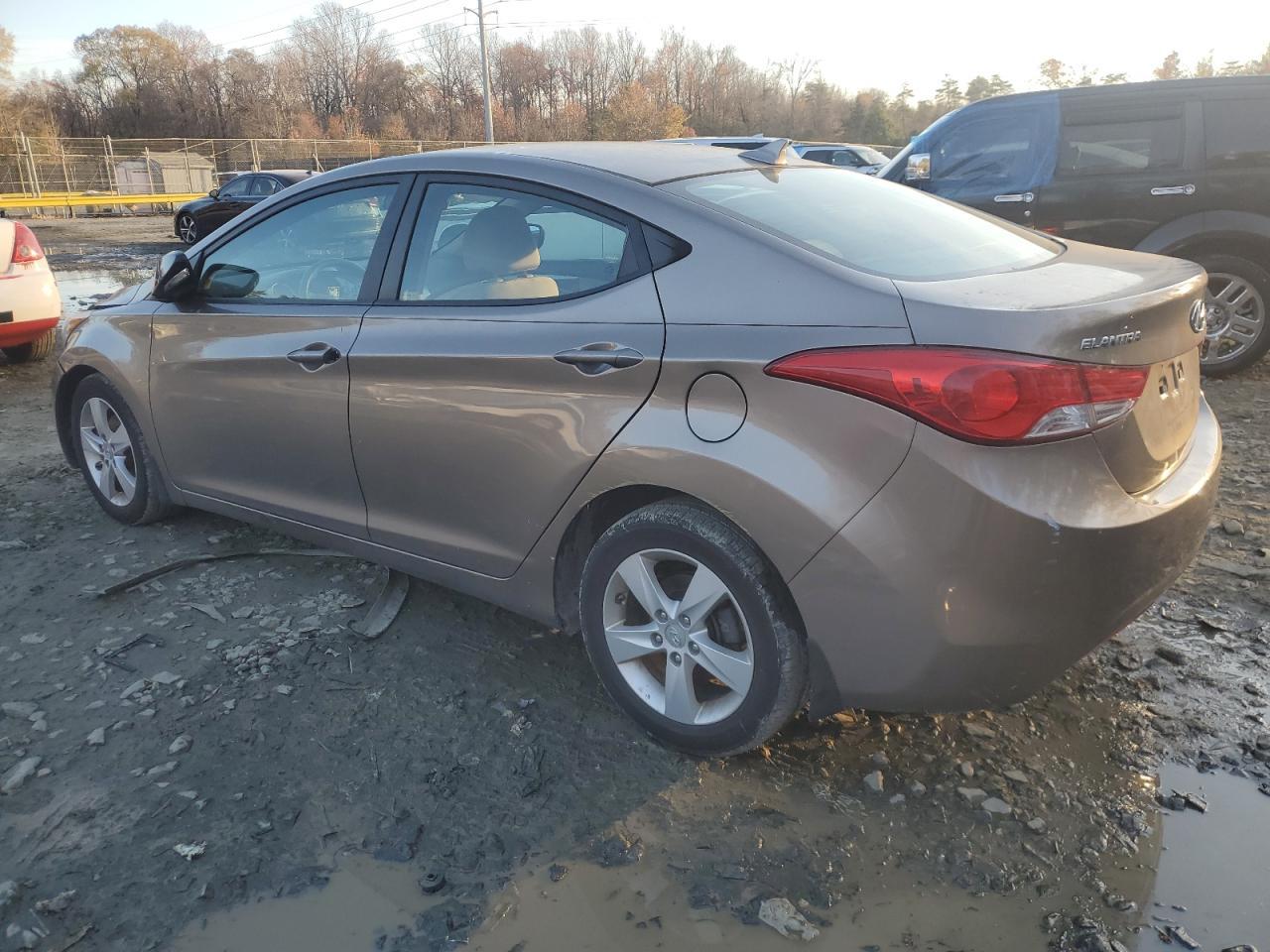 2013 HYUNDAI ELANTRA GL - Image 2