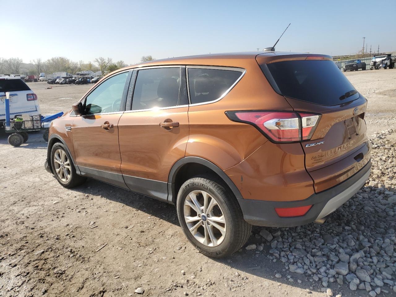2017 FORD ESCAPE SE - Image 2