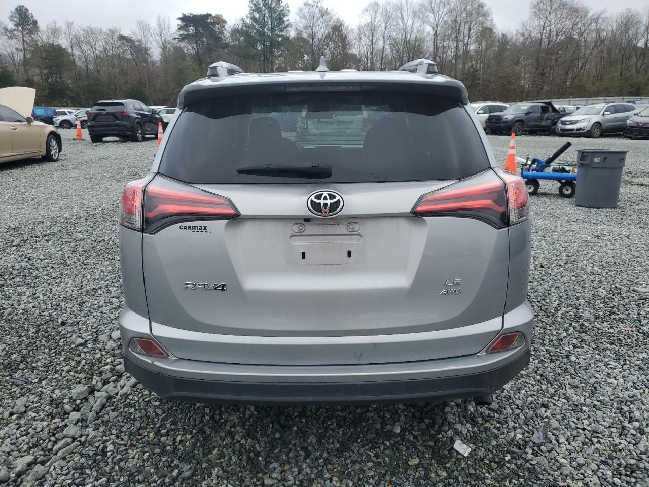 2018 TOYOTA RAV4 LE - Фото 6