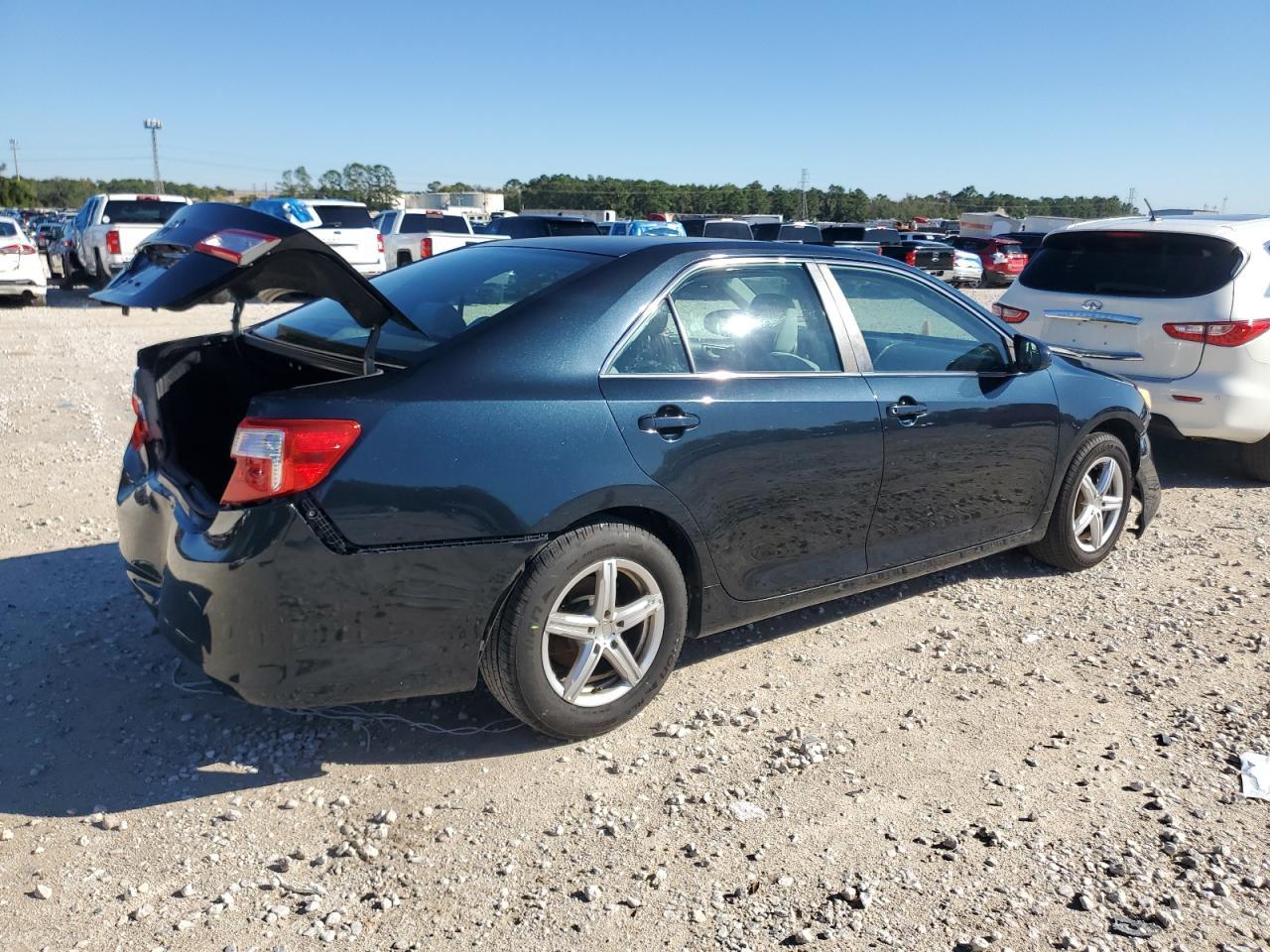 2014 TOYOTA CAMRY L - Image 3
