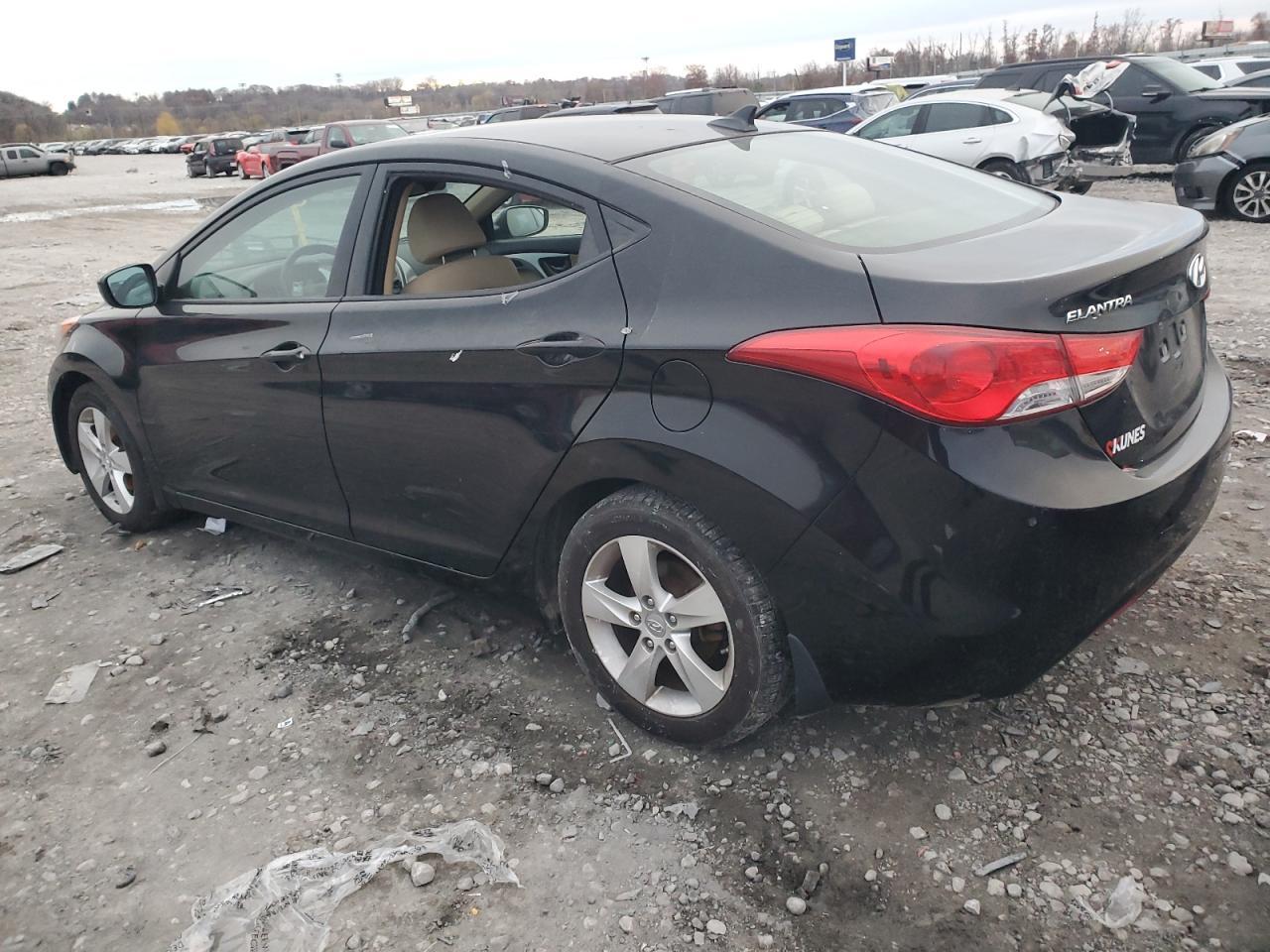 2013 HYUNDAI ELANTRA GL - Image 2