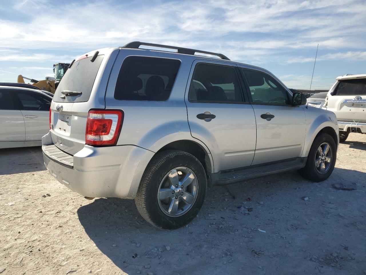 2012 FORD ESCAPE XLT - Фото 3