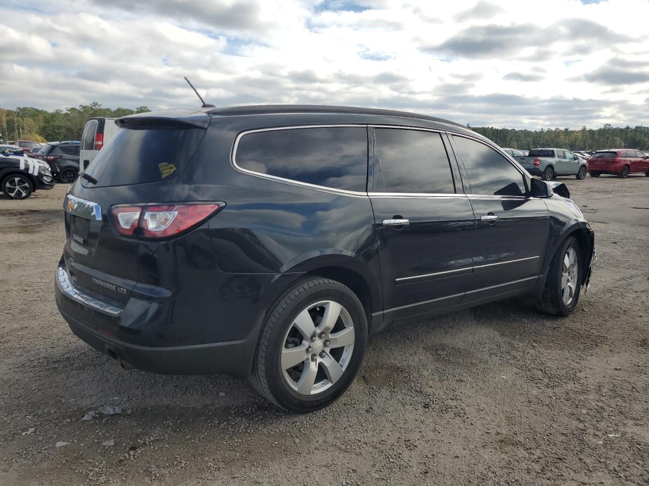 2014 CHEVROLET TRAVERSE L - Image 3