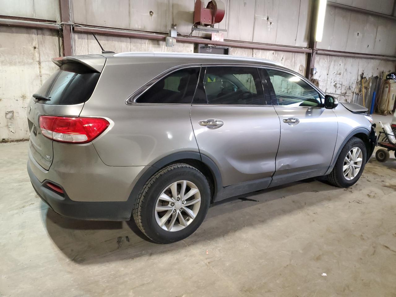 2017 KIA SORENTO LX - Фото 3