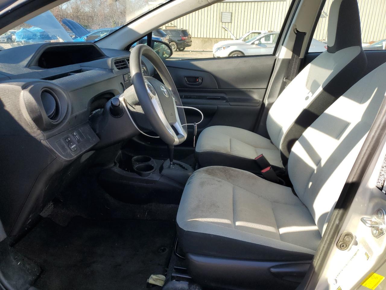 2016 TOYOTA PRIUS C - Фото 7