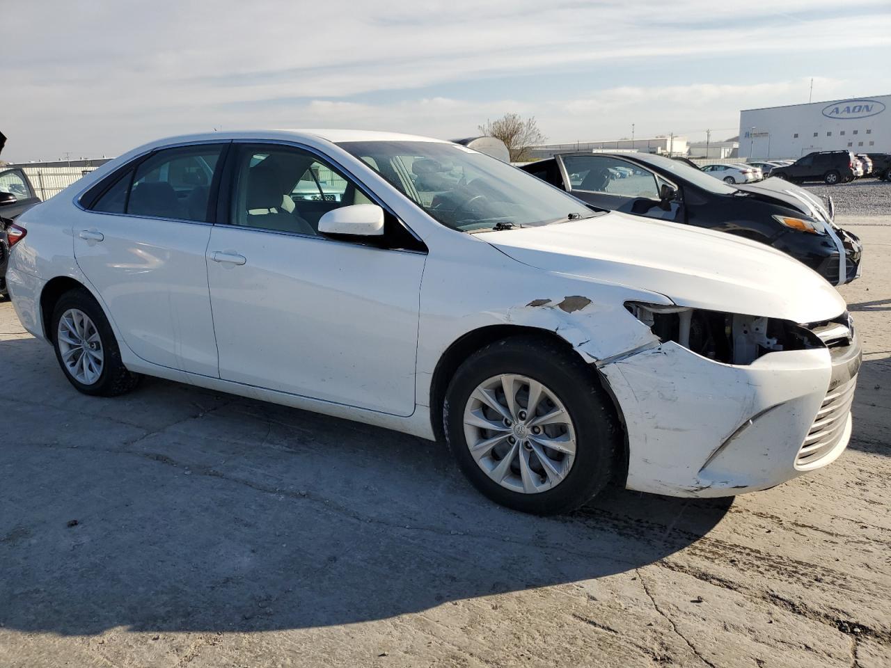 2015 TOYOTA CAMRY LE - Фото 4