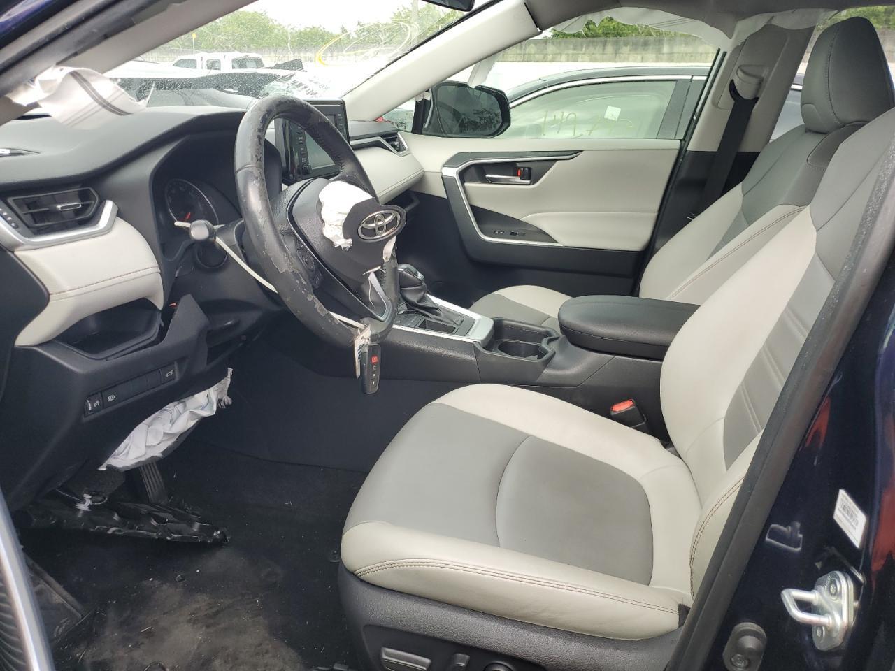 2019 TOYOTA RAV4 XLE P - Фото 7