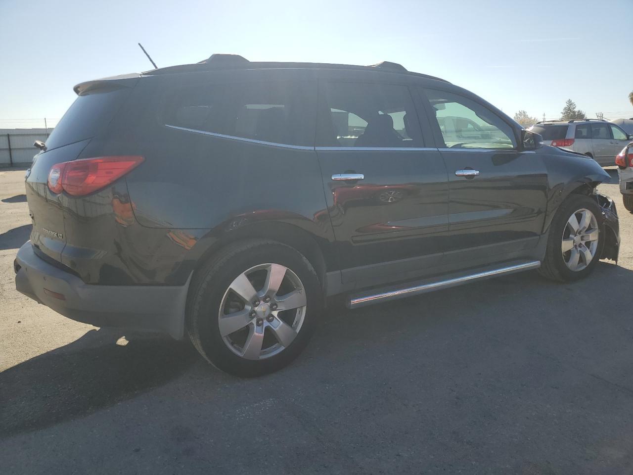 2011 CHEVROLET TRAVERSE L - Image 3