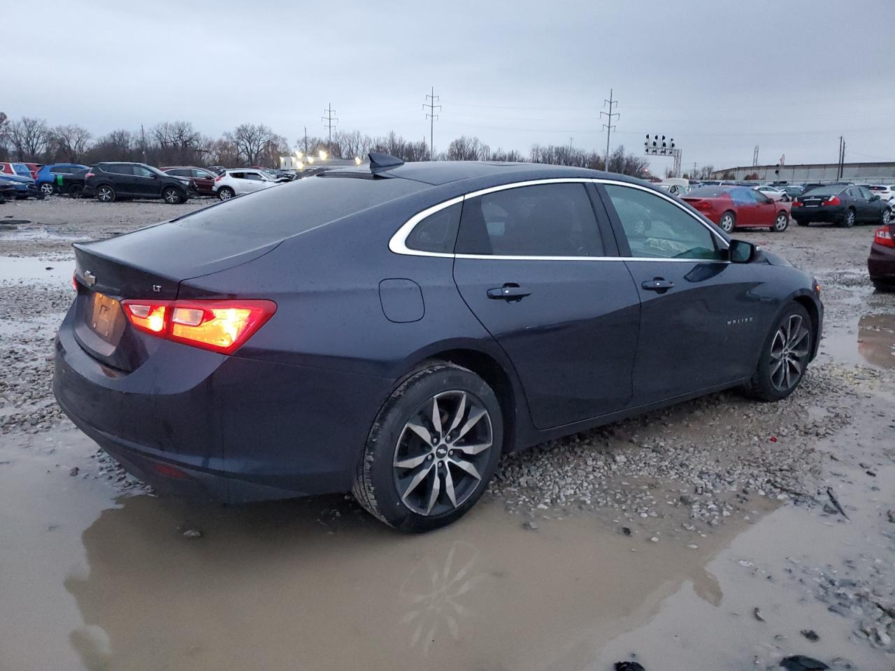 2017 CHEVROLET MALIBU LT - Image 3